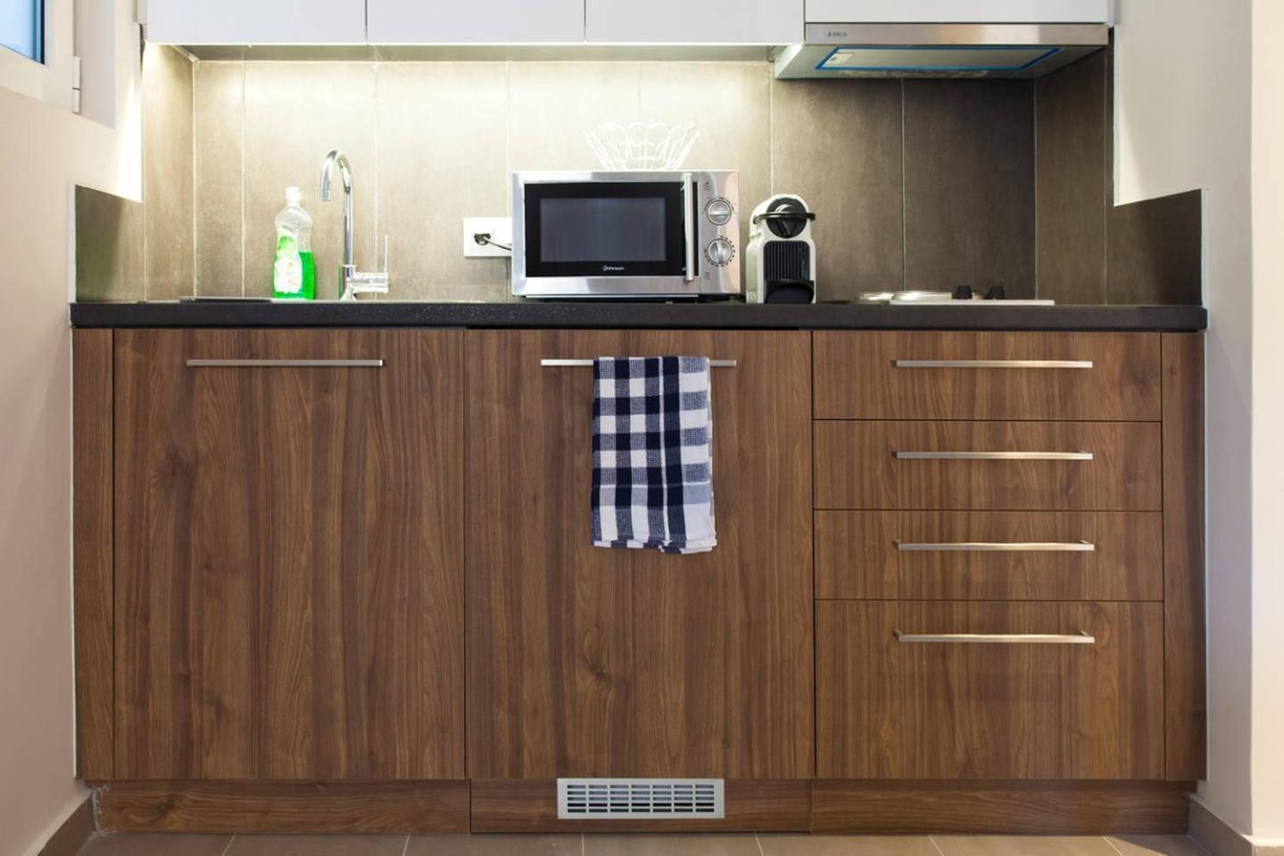 Toni'S Charming Apartment In The Thisseo Station Атина Екстериор снимка
